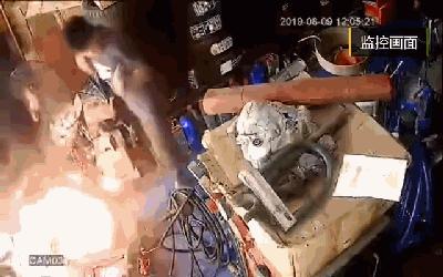 汽修厂修车车辆着火谁的责任,汽修厂火灾事故注意事项