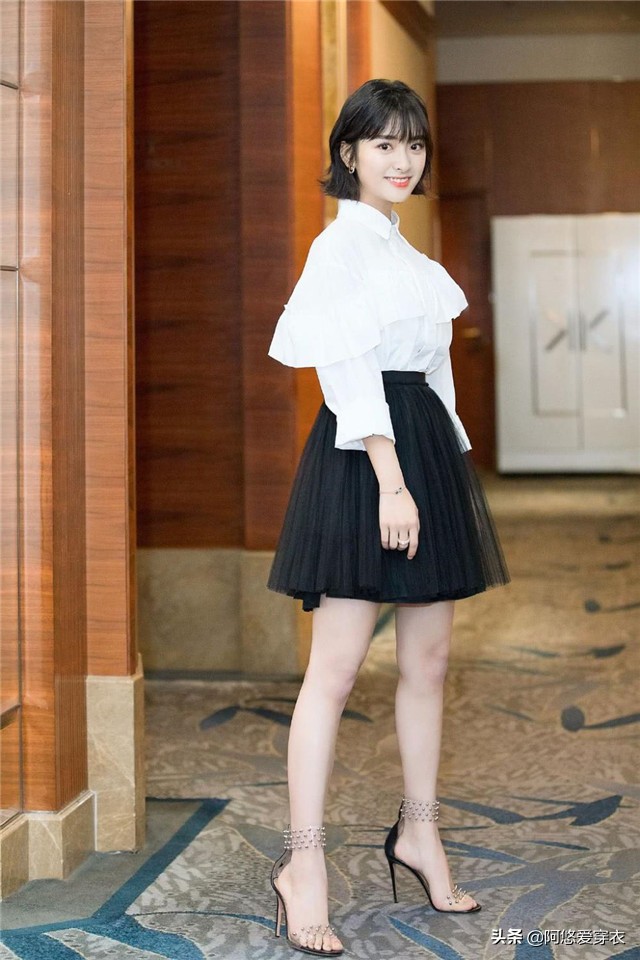 小个女生怎么穿更显高？快向王子文、沈月取经，会穿比例就是好