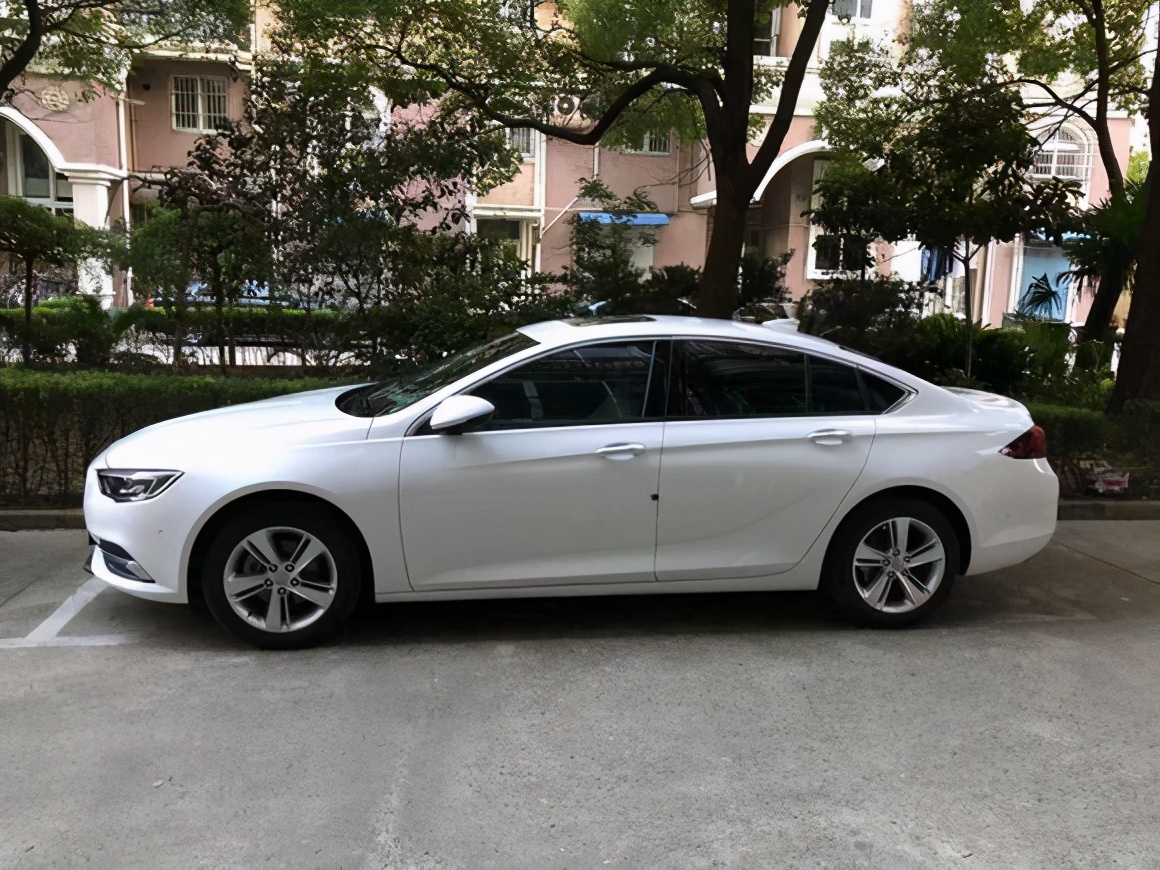 别克君威1.5t对比现代索纳塔1.5t,2022款别克君威1.5t豪华版落地价