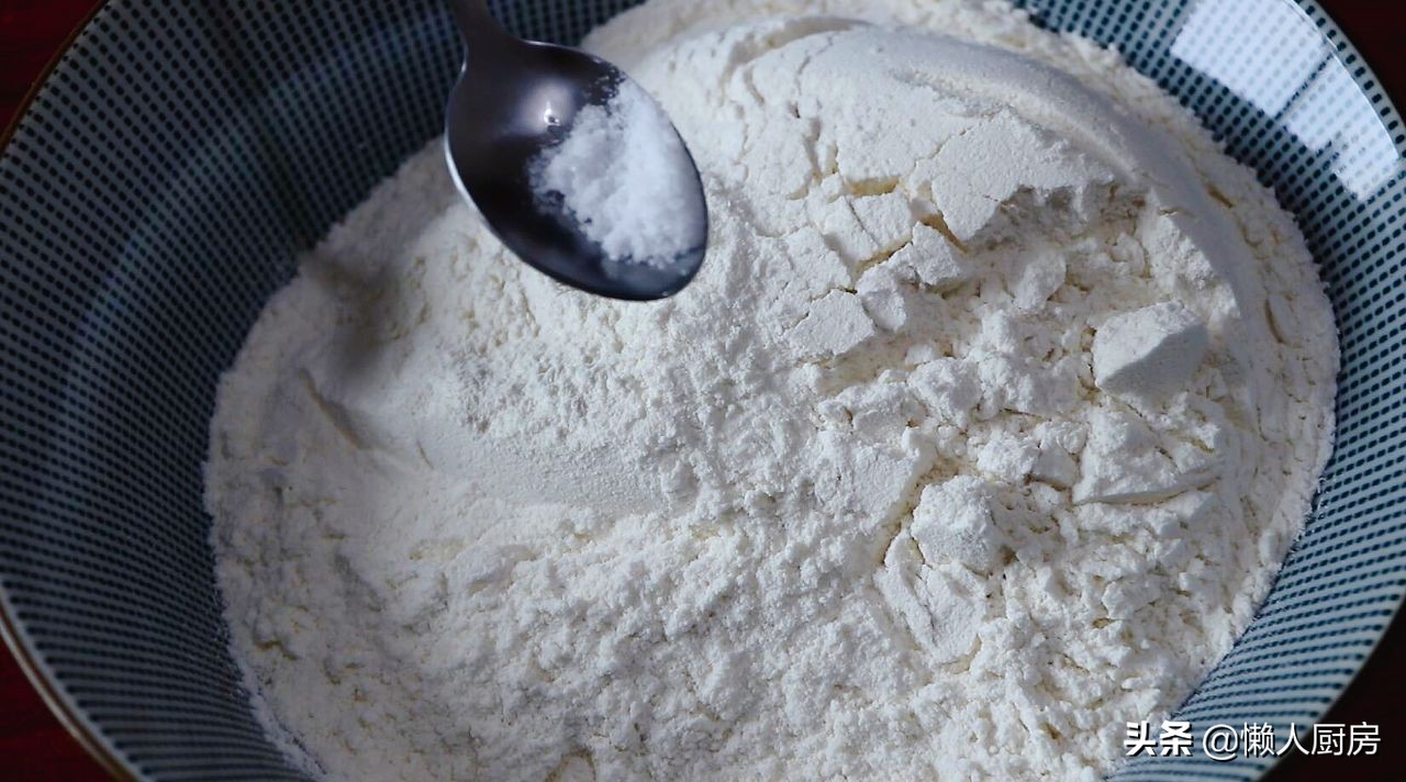 6两面粉多少克白糖和水,6两面粉用多少水
