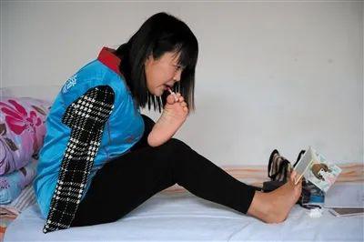 夏虹脚趾磨出血泡,夏虹励志