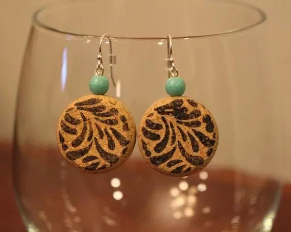 原来红酒塞才是一瓶酒中最值钱的,别再扔了