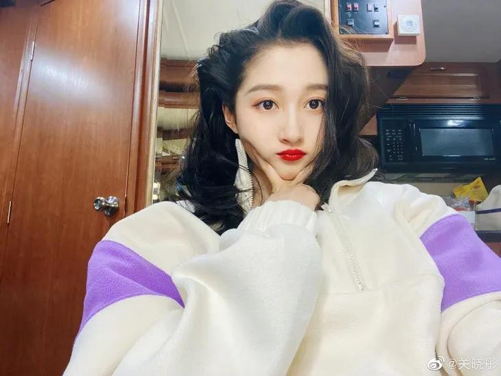 关晓彤同款only紫色小熊羽绒服,only关晓彤同款针织连衣裙