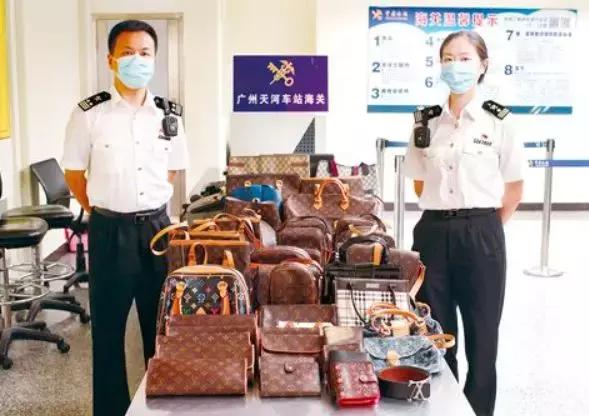 男子携带文物出境海关被拦下,男子入境澳洲被海关拦下