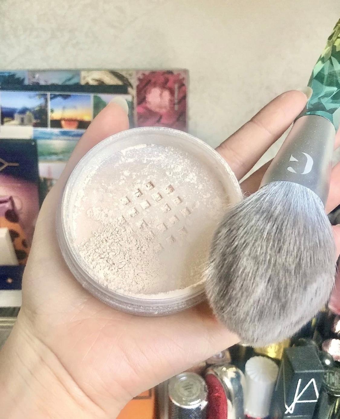 散粉蜜粉粉饼定妆喷雾的区别,夏天定妆用散粉还是喷雾还是粉饼