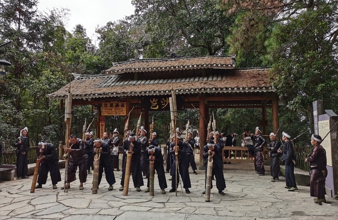 适合秋天自驾游的路线推荐一下,秋天皖南川藏线自驾游攻略