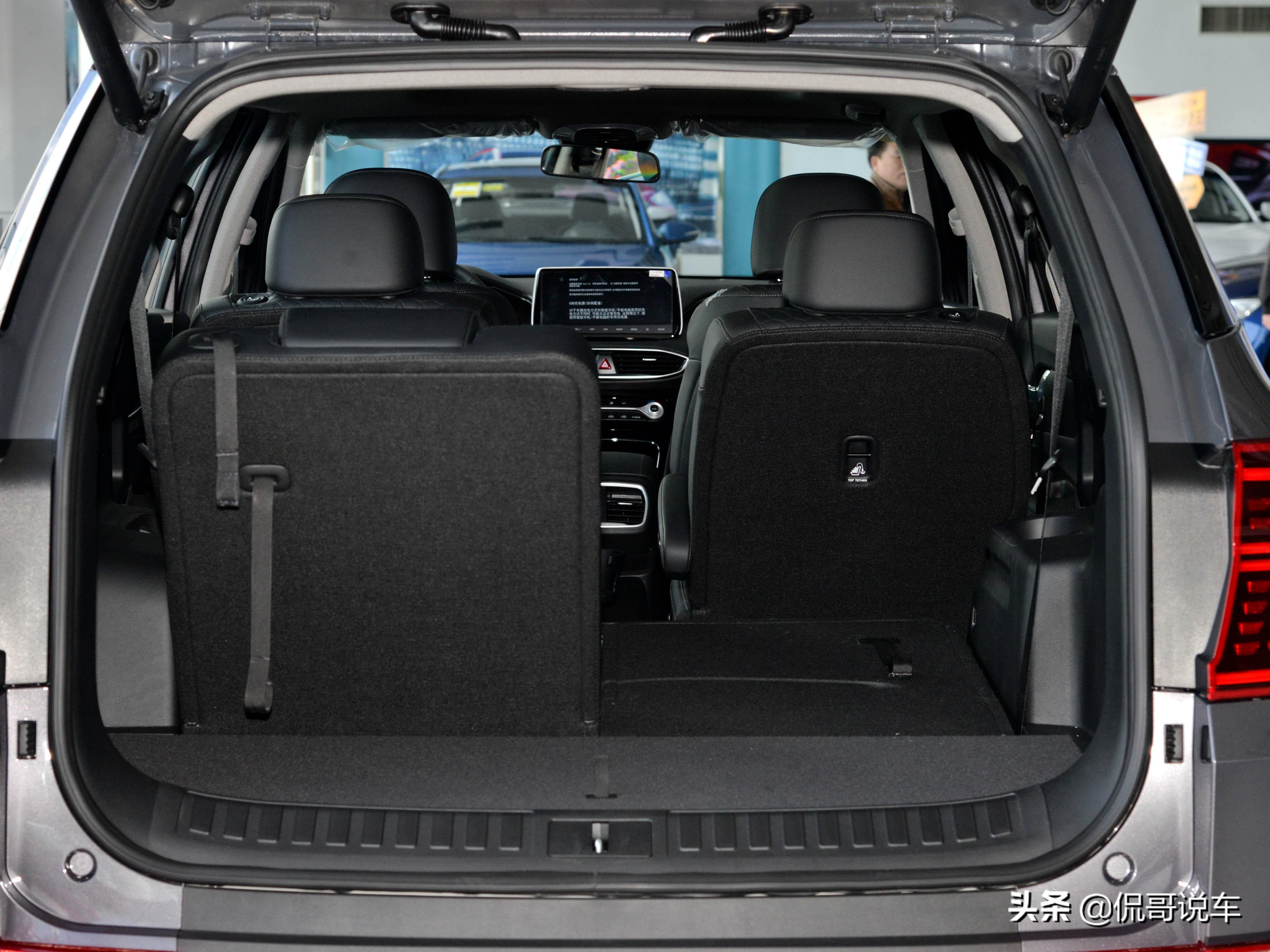 自动挡还有7座，比日系车更大，品质稳定配置高，带你看现代胜达