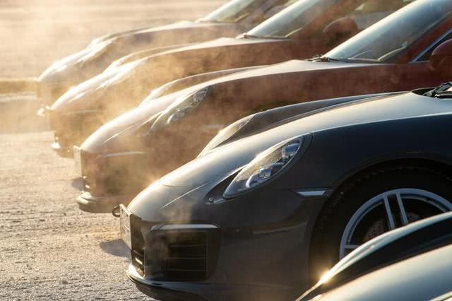 保时捷911冰面上漂移,保时捷汽车911玩雪