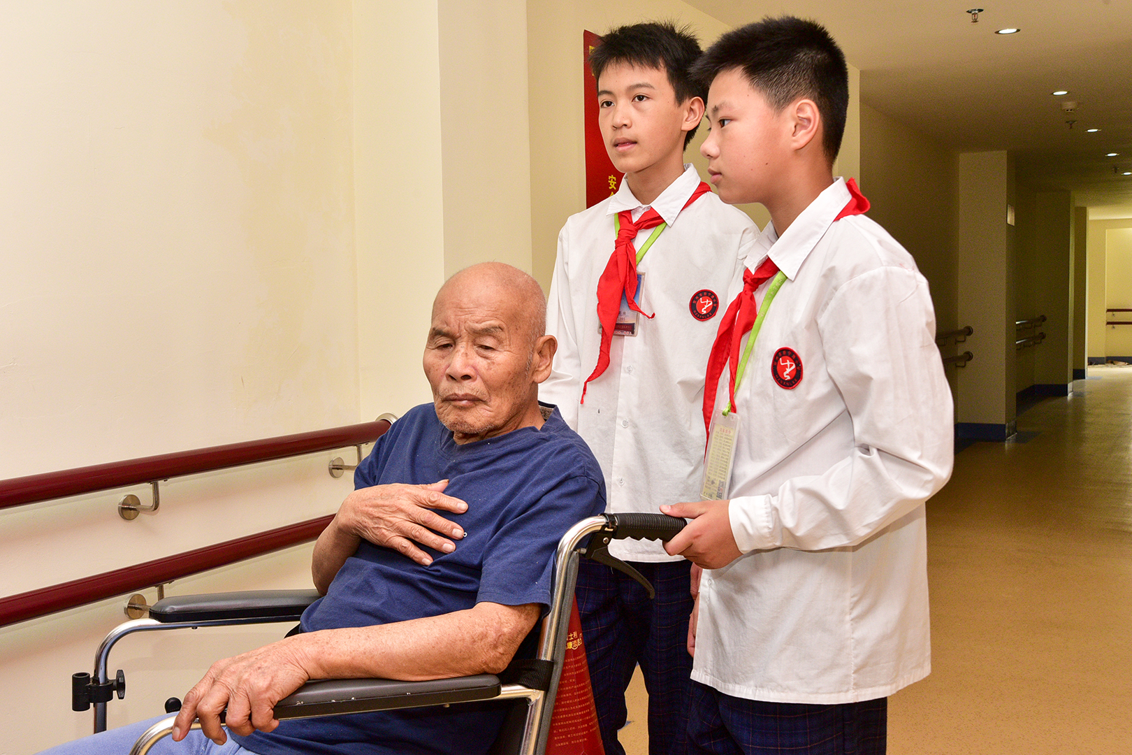 小学敬老孝贤月活动总结,尊老敬老教育活动报道