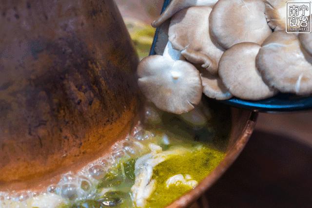 正宗蛙锅,这是一锅有灵魂的美食