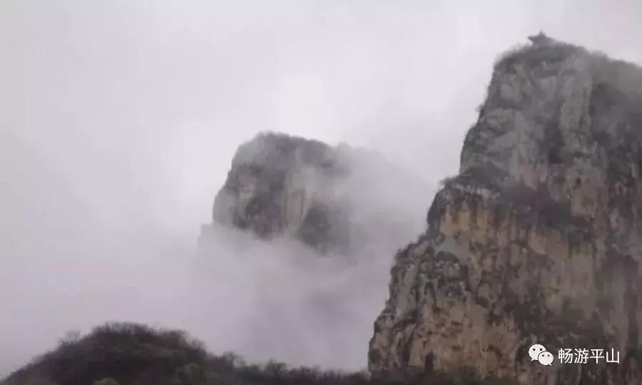 暮春之雨潇潇落,仙山云雾缥缈间~