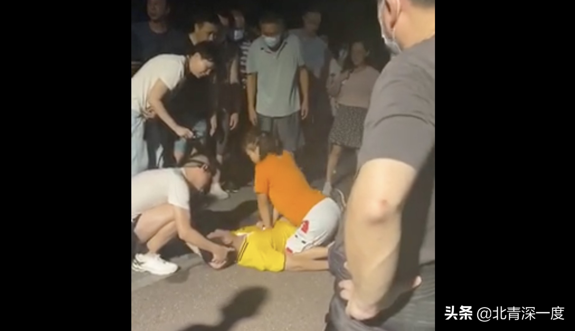 心肺复苏救回老人视频,救心脏骤停路人的医生