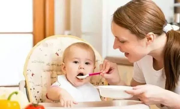 2岁的宝宝吃奶粉好还是牛奶好,1-2岁孩子吃多少奶粉