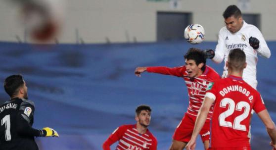 又是皇马！兽腰禁区拉人漏判点球，三天前队长手球直接不看VAR