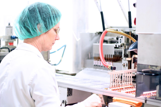 许书标和颜斌生产的红牛饮料,红牛创始人许书标秘书图片