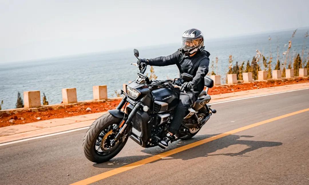 动力保持，换挡离合更轻—胖虎试驾大排V缸巡航龙嘉V霸650