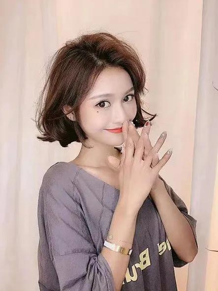 适合发际线低圆脸宽脸女生的发型,适合脸小额头窄长脸型的发型