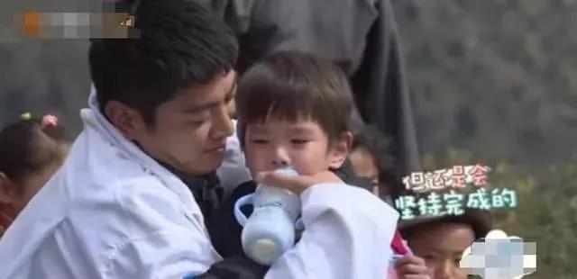 钟丽缇十一岁女儿,钟丽缇女儿吃奶瓶