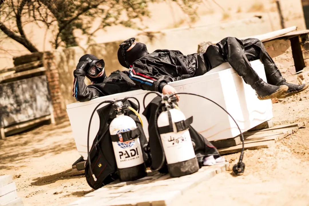 到巴丹吉林沙漠双色湖的路,去巴丹吉林沙漠玩要注意什么