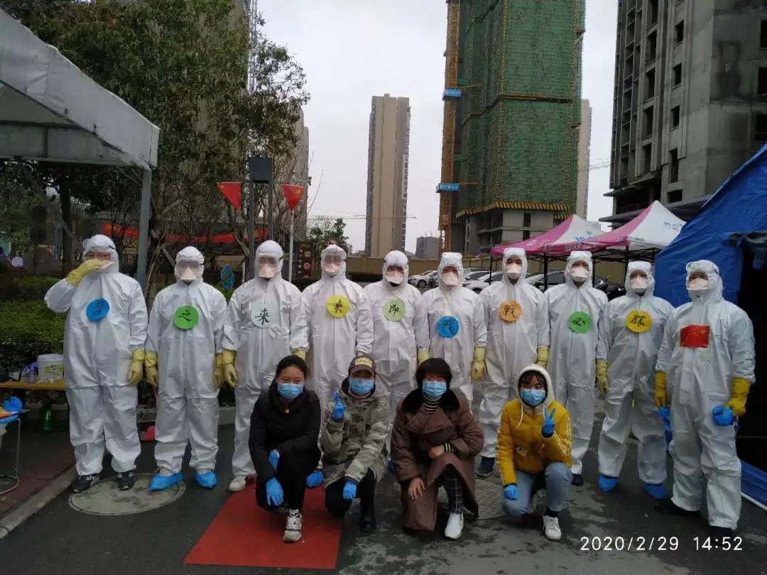 “白袍法官”扎根社区绘就法院抗疫英雄谱