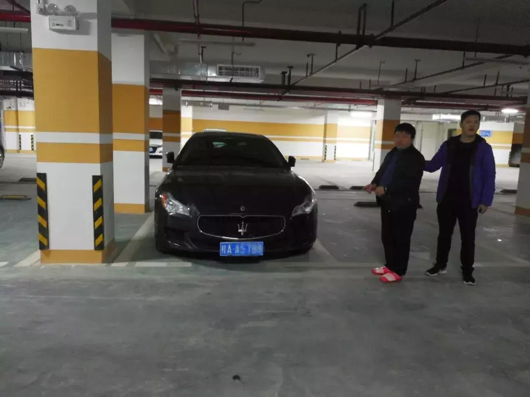 瀹堕噷搴婂簳涓嬫湁閲戝瓙,鍦ㄥ閲屽簥搴曚笅钘忎竴鐧句竾鐜伴噾