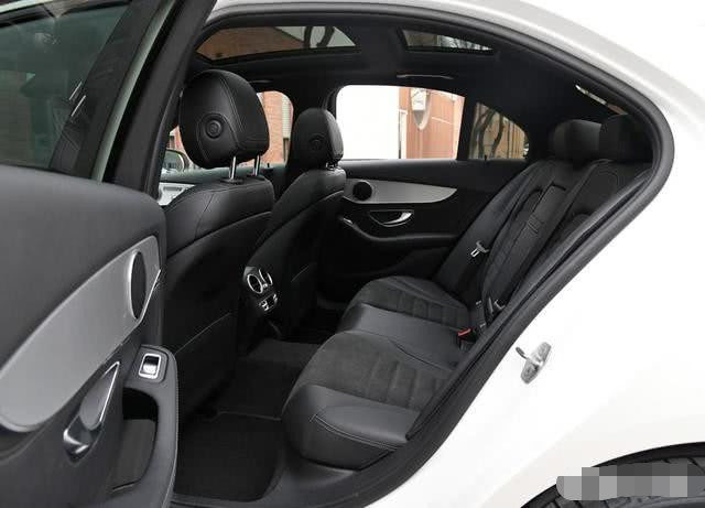 2021奔驰c级260l落地价格,奔驰c级2604matic落地多少钱