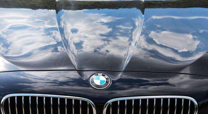 宝马车标冷知识,宝马车标简洁解释