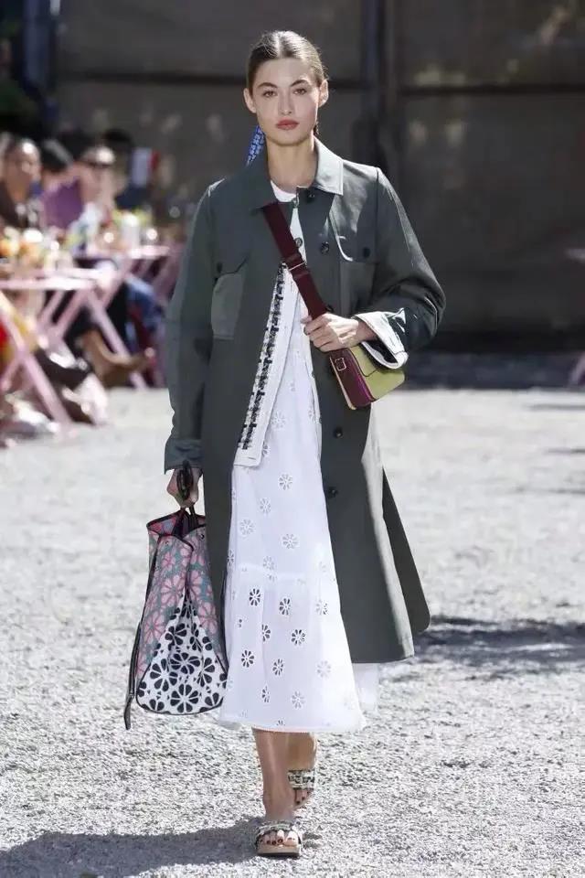 经典风衣穿搭女春秋高级感,经典时尚气质风衣就要穿出这效果