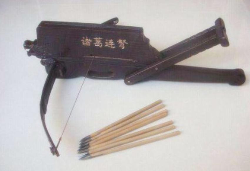 明明弩的威力比弓箭大，为什么古代战场弓箭却占大多数呢？