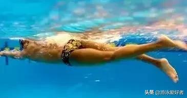 自由泳蹬墙出发怎么提速,50米自由泳提速的秘诀