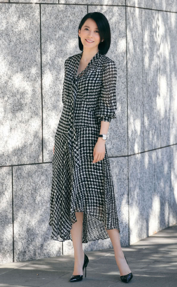 俞飞鸿黑色西装裙子,俞飞鸿不规则拼接长裙