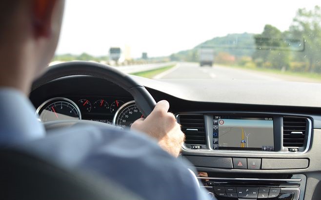 下午开高速总是犯困怎么办,一上高速就犯困下高速就没事