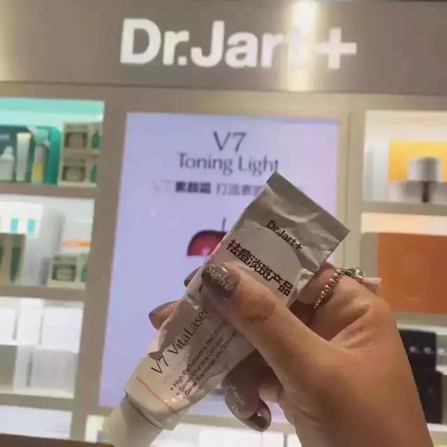 蒂佳婷的V7激光霜它的强力美白淡斑提亮到底有多强大?