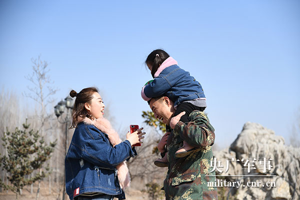新春走基层火箭军军事频道,新春走军营部队新闻