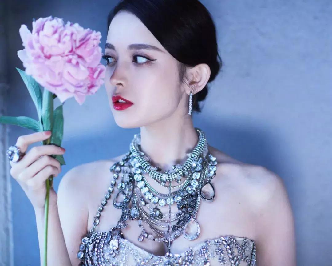 娜扎脖子戴什么,娜扎葫芦项链