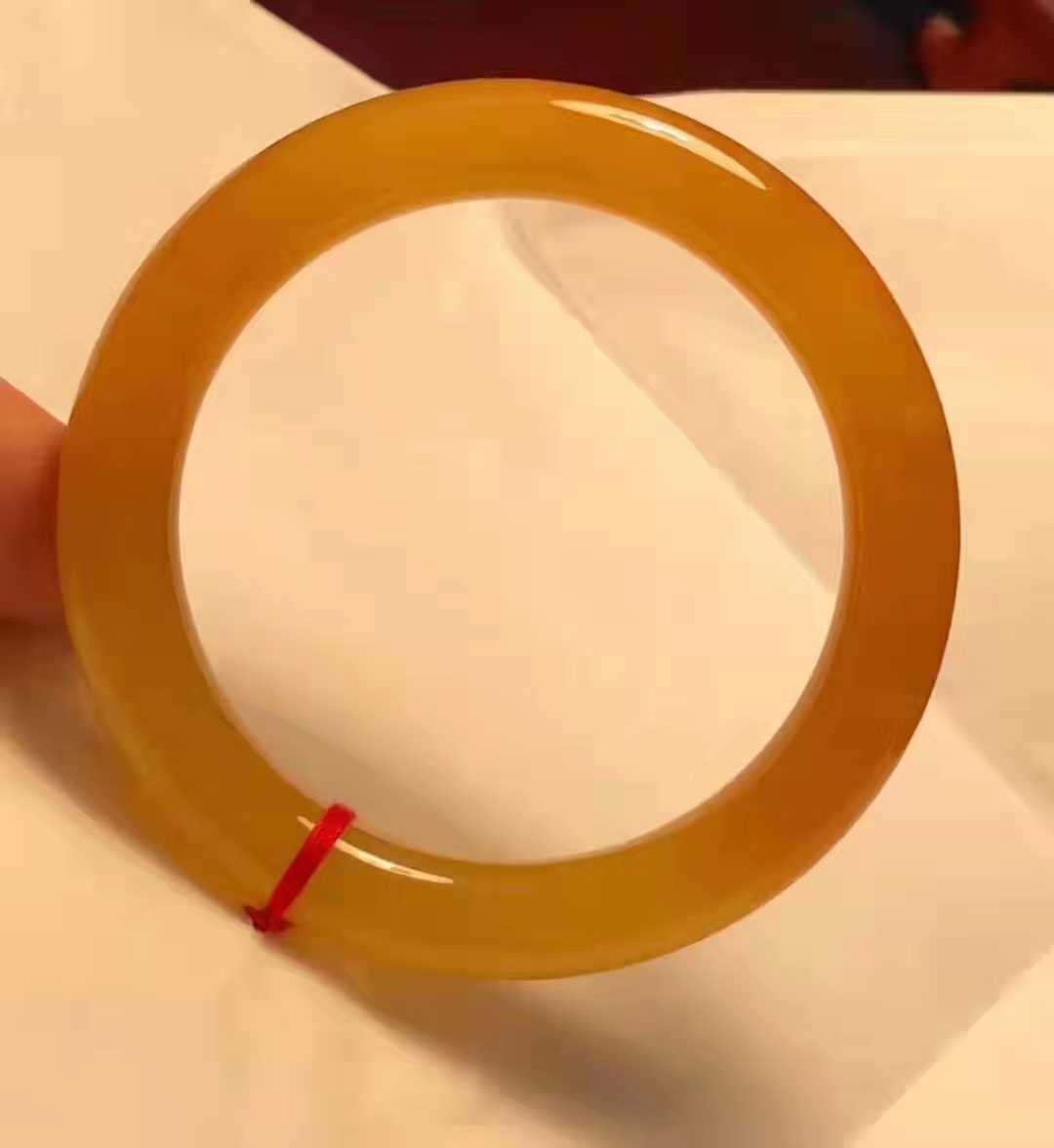 翡翠给人的感觉就像一抹清泉,天然翡翠与众不同美出高级感