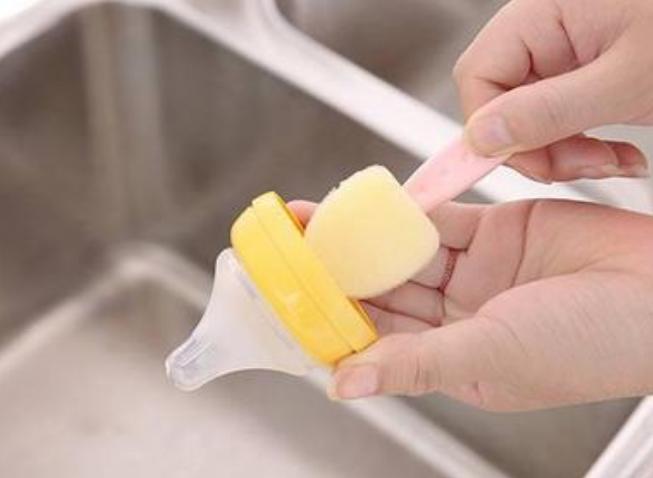 奶瓶没清洗干净给宝宝喝奶的危害,宝宝喝奶的奶瓶怎么正确洗干净