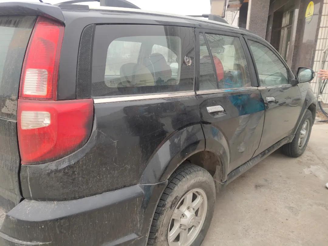 一男子28个违章记录,一男子1000多条违章记录