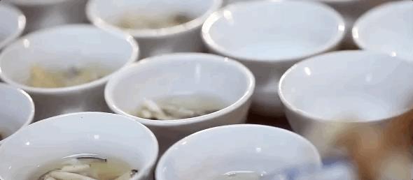 比冰棍养生,比奶茶解暑,三伏天的Q弹爽滑都在这碗中