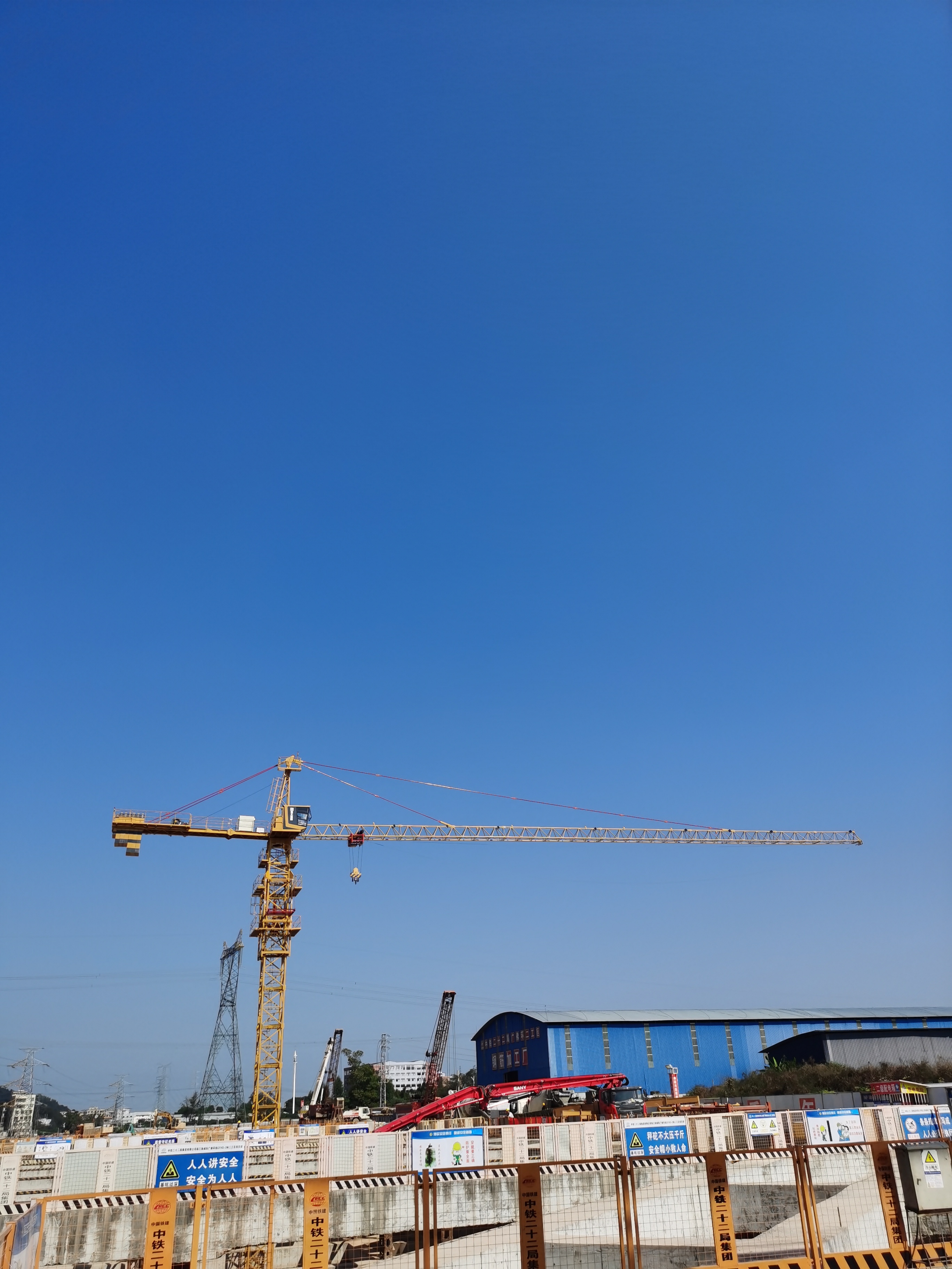 建筑工地是自己买塔吊还是租塔吊,哪个划算呢?