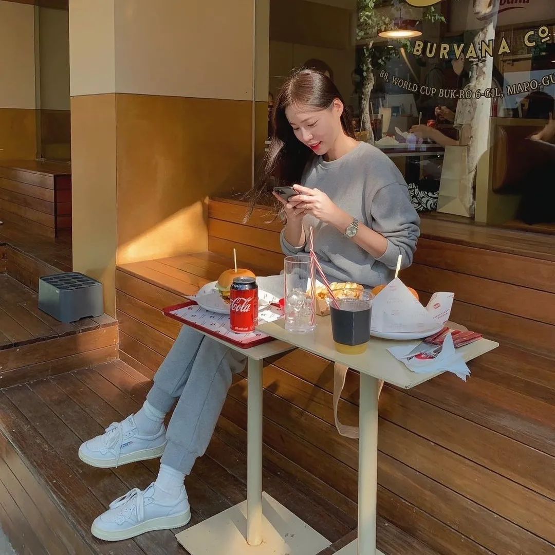 秋冬不露脚踝穿法火了,今年冬天流行九分裤露脚踝穿法