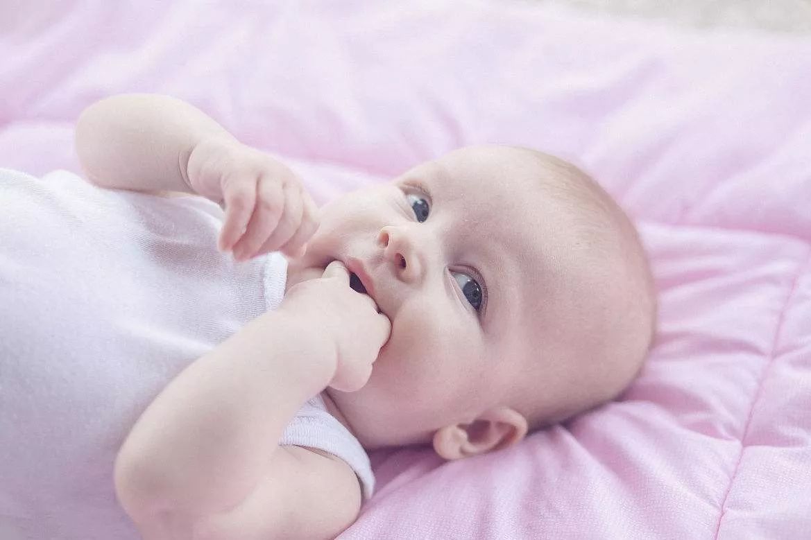 新生婴儿溶血性黄疸怎么照顾,新生儿溶血性黄疸护理月嫂