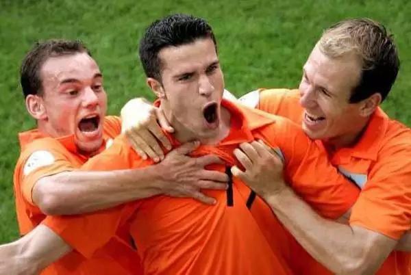 伊布c罗罗本,足坛绝代双骄之一