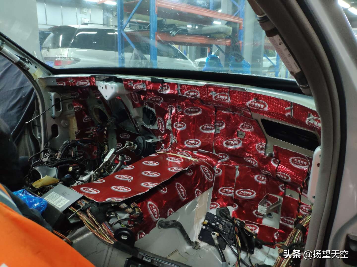 奔驰e280老车整备,2011年奔驰b200车内有异味