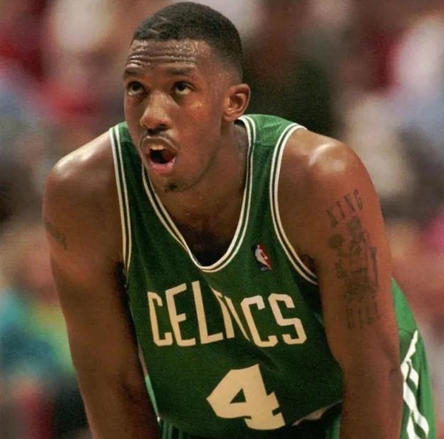 有的照片一眼看上去就感觉不对劲,有些图片看起来很普通