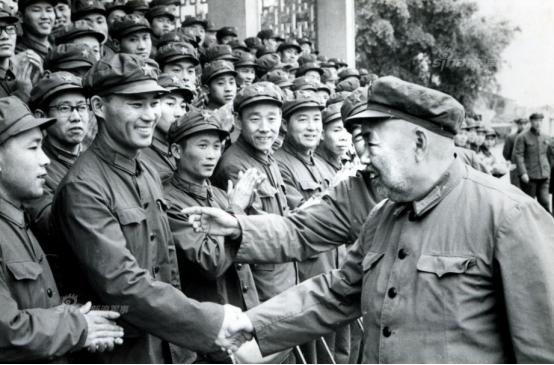 *世友许**指定要他当秘书,3年内为他2次破例,离开时:遇事来找我