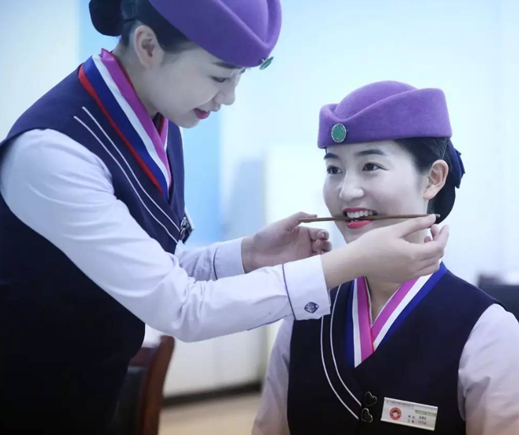 高速收费员工资2000却不辞职,高速公路收费员工资有8000的吗