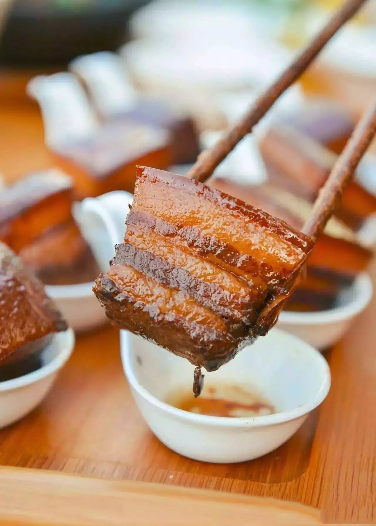 筷子是商朝时期妲己发明的,筷子可不是姜子牙或苏妲己发明的