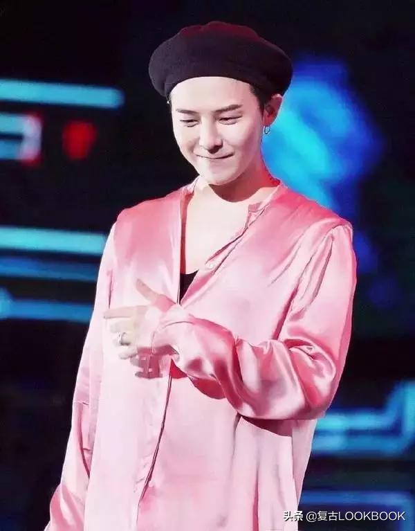 gd权志龙最新时尚排名,gd权志龙蓝色西装白匡威