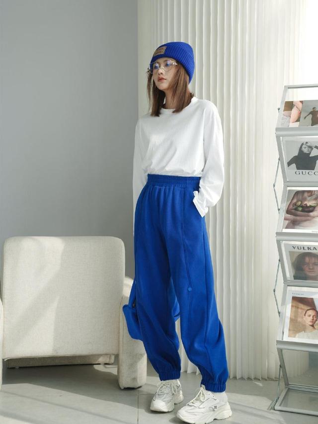 克莱因蓝色配色高级感,克莱因蓝到底有多显白